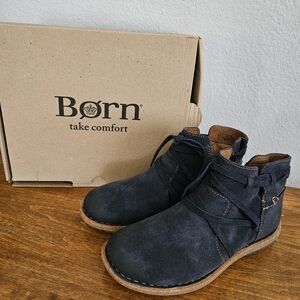 Born Tarklin, Navy Boots.  Genuine Leather. Womens Size 6.5
